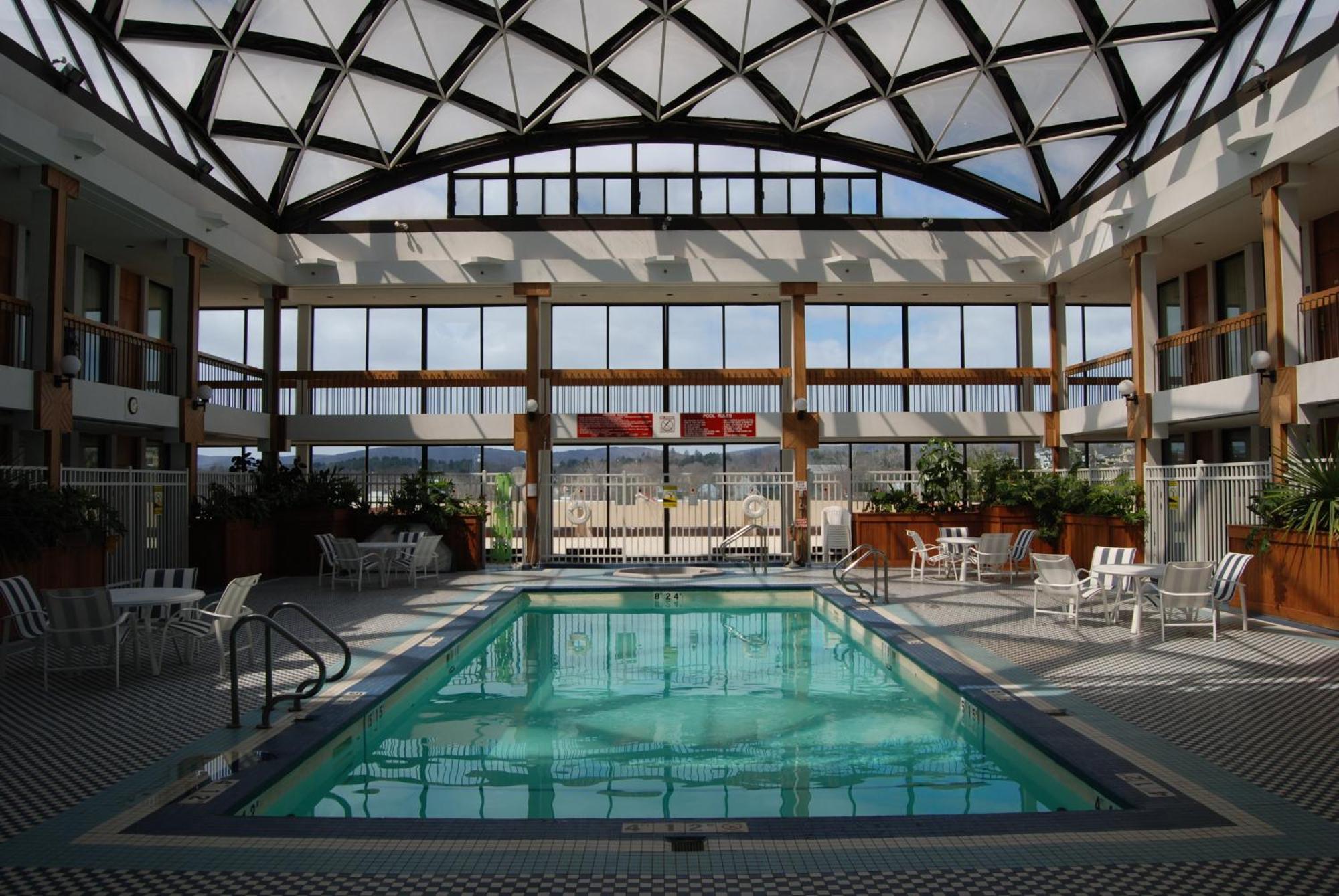 Holiday Inn & Suites Pittsfield-Berkshires By Ihg Екстер'єр фото