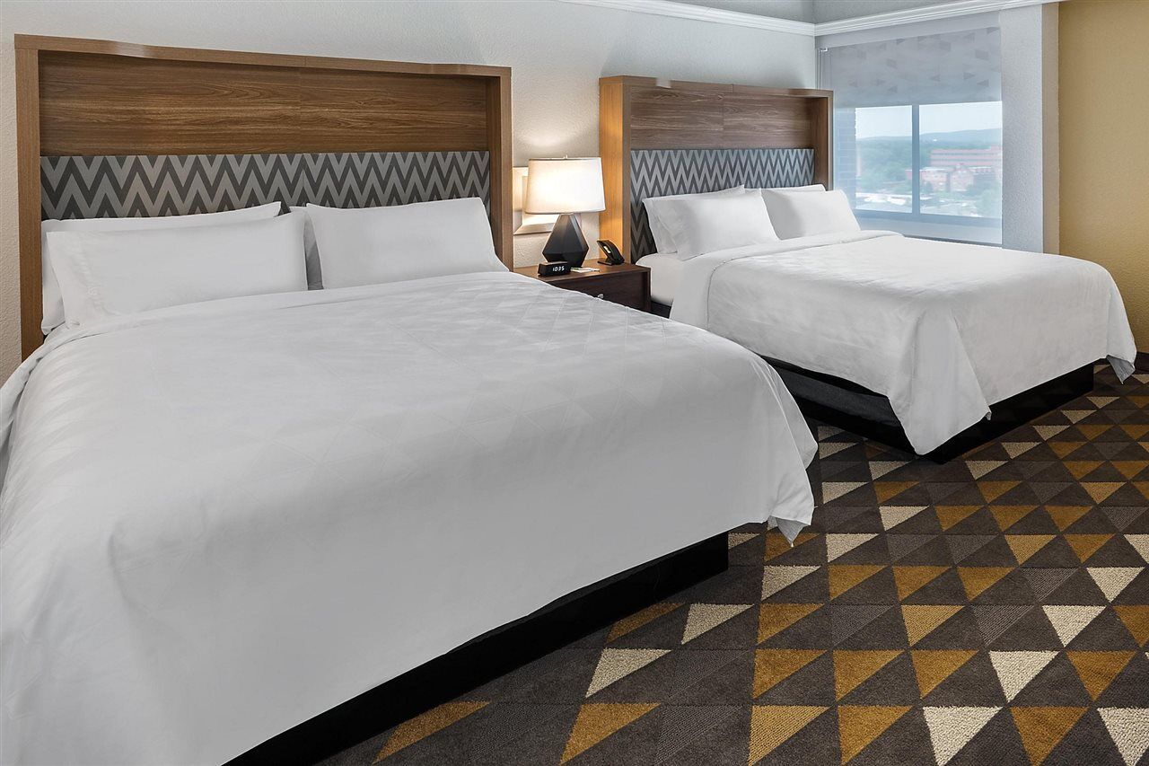 Holiday Inn & Suites Pittsfield-Berkshires By Ihg Екстер'єр фото